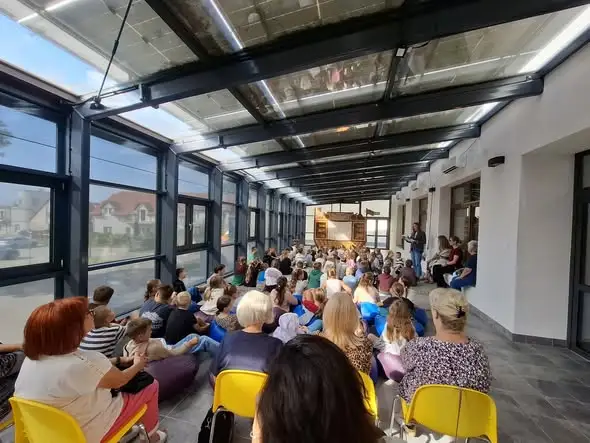 Mobilny spektakl „Santa Maria” w Rynie – teatr, wyobraźnia i wspólna podróż