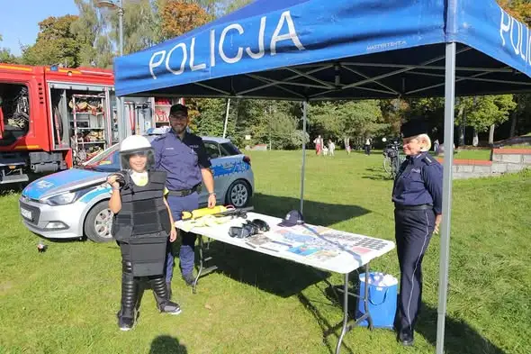 Giżycko: policjanci na pikniku rodzinnym na Wzgórzu Świętego Brunona