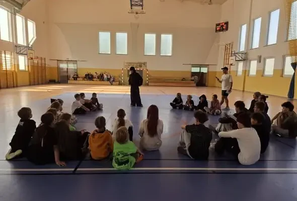 Warsztaty breakdance w Rynie z B-BOY WIGOR – energia i frekwencja na medal