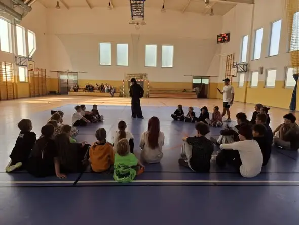 Warsztaty breakdance w Rynie z B-BOY WIGOR – energia i frekwencja na medal