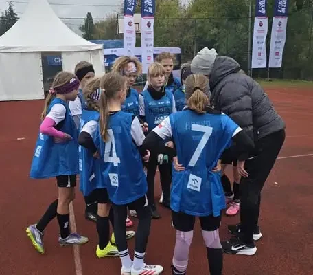 Wydminy: Dziewczęta z ZSO LUKS wicemistrzyniami makroregionu w turnieju „Z Orlika na Stadion”