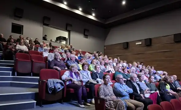 Spektakl „Kobieta! Aha!” w wykonaniu grupy Mimo Wszystko z Dywit – relacja