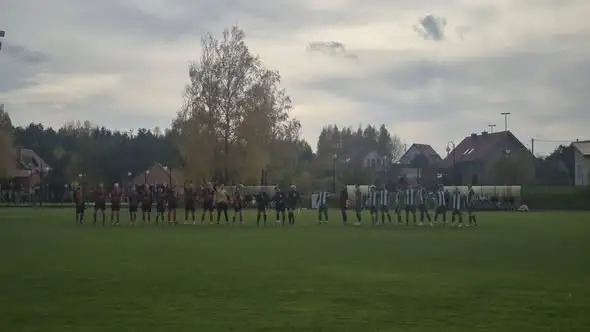 Start Kruklanki 1997 wygrywa z Olimpią Miłki 3:1. Kibice i Pani Wójt na trybunach
