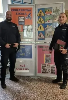 Policjanci z Wydmin uczą dzieci, jak być widocznym na drodze